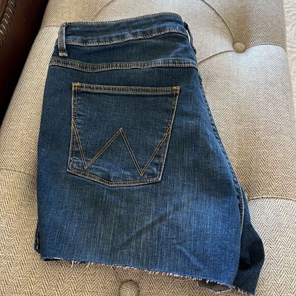 NWT Wrangler Cut-off Jean Shorts Distressed - Picture 4 of 11